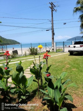 Casa Pé na Areia na praia da Enseada em Ubatuba